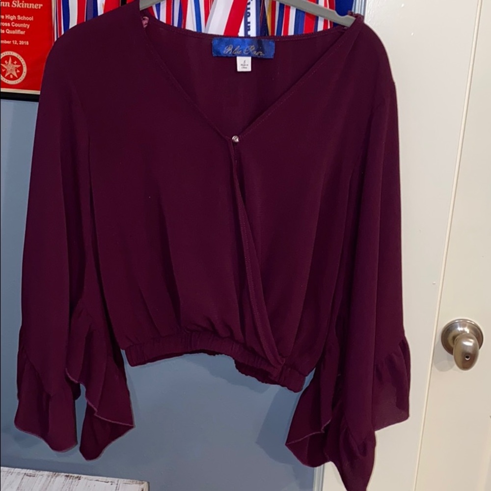 Francesca‘s bell sleeve violet Top!